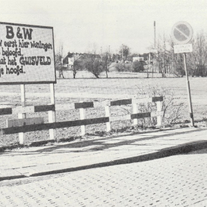In de buurt van de Westzanerdijk steunen bewoners de acties tegen bebouwing van het Guisveld. Knipsel van de publicatie ’Guisveld natúúrlijk’ van de Werkgroep Behoud Guisveld (maart 1977).