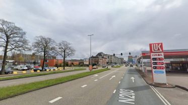 Parkeerterrein en benzinestation lands de Provincialeweg. Foto: Google Maps.