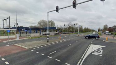 Kruising Provincialeweg en Leliestraat ter hoogte van treinstation Koog aan de Zaan. Foto: Google Ma