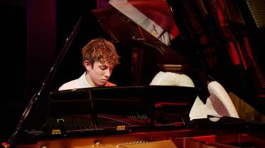 007-z7a041082__lr_original