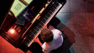 008-z7a041056__lr_original