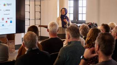 008-z7a042574__lr_original