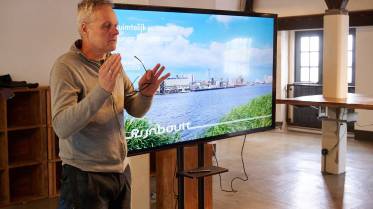 011-z7a042588__lr_original