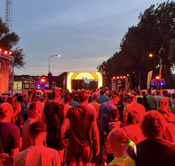 Dam tot Dam by Night verbroedert en verbindt!